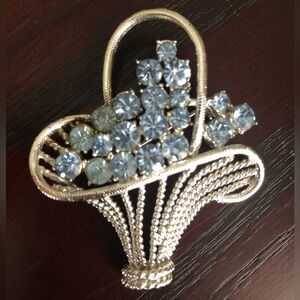 Vintage Basket Brooch/ Pin